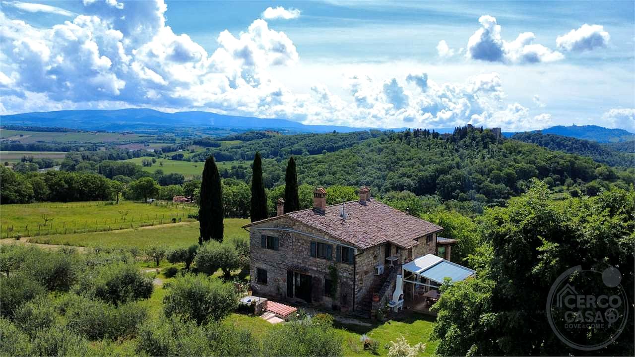 PRESTIGIOSO CASALE CON DEPENDANCE E PISCINA