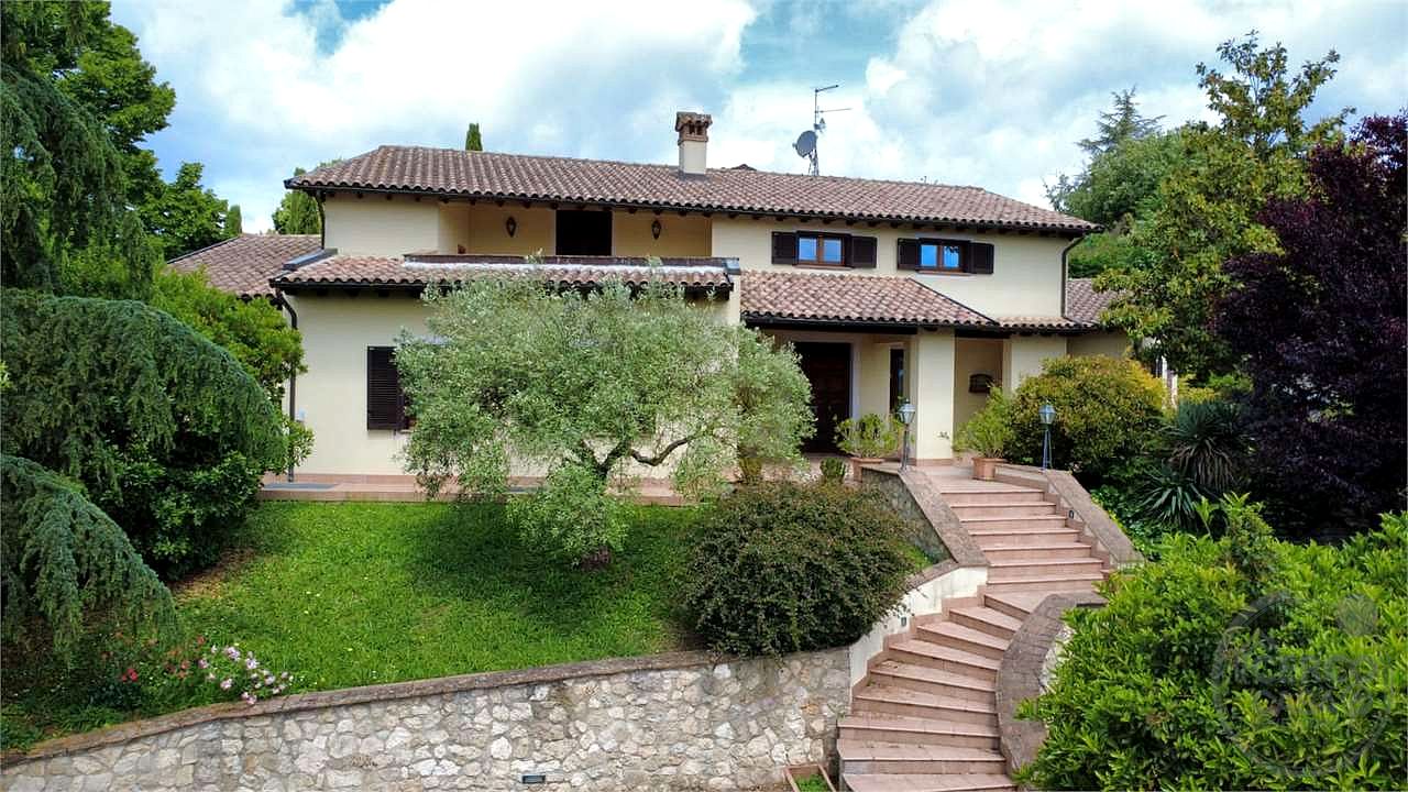 TODI - MONTELUPINO: PRESTIGIOSA VILLA PANORAMICA