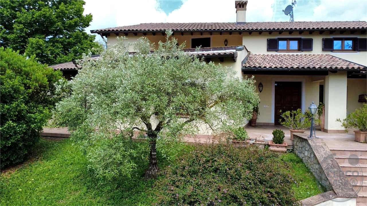 TODI - MONTELUPINO: PRESTIGIOSA VILLA PANORAMICA