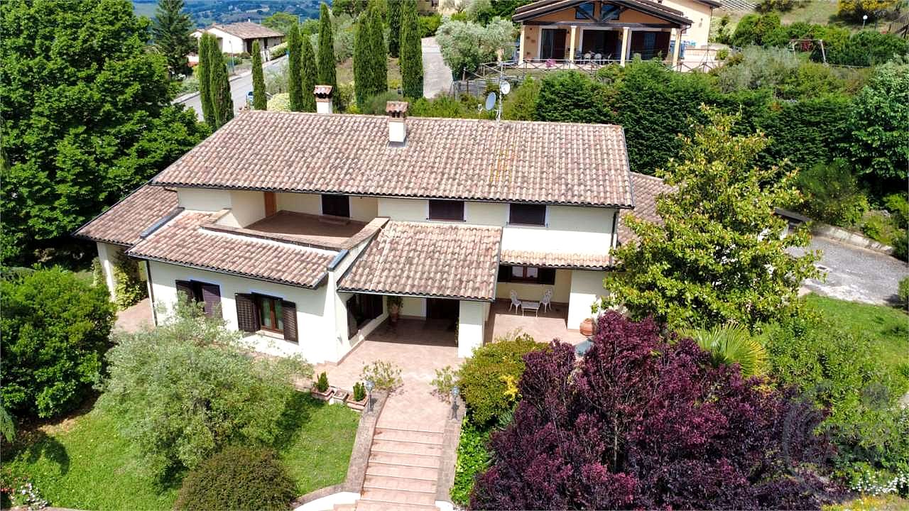 TODI - MONTELUPINO: PRESTIGIOSA VILLA PANORAMICA