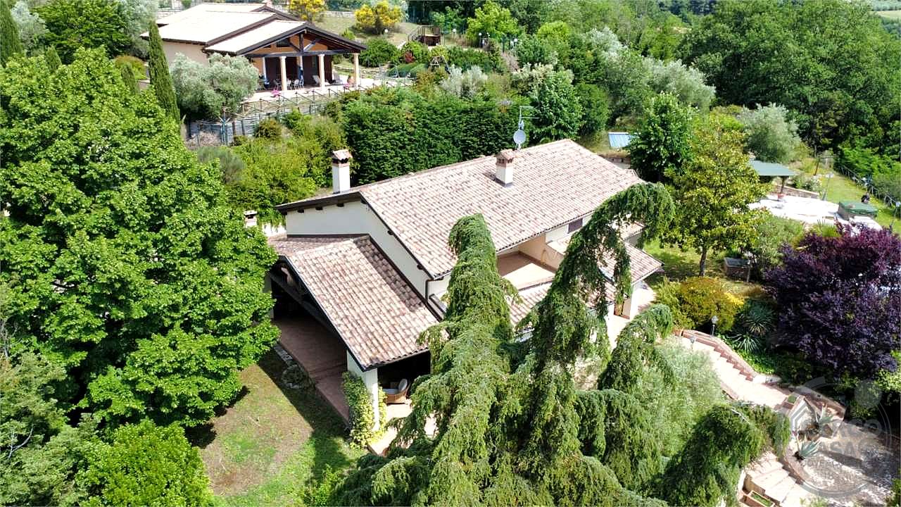 TODI - MONTELUPINO: PRESTIGIOSA VILLA PANORAMICA