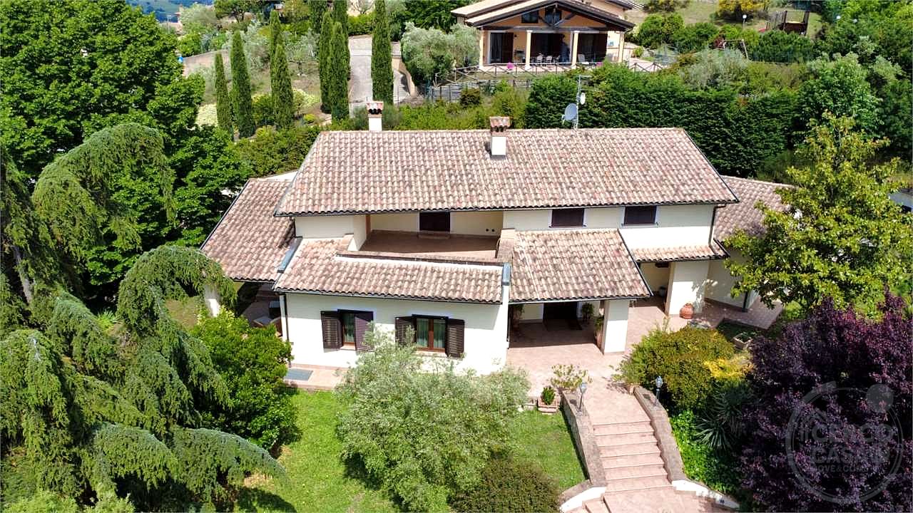 TODI - MONTELUPINO: PRESTIGIOSA VILLA PANORAMICA