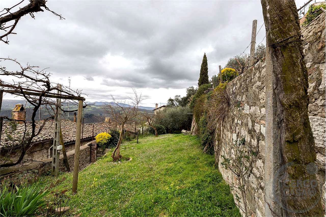 ATTICO IN CENTRO STORICO CON GIARDINO PANORAMICO