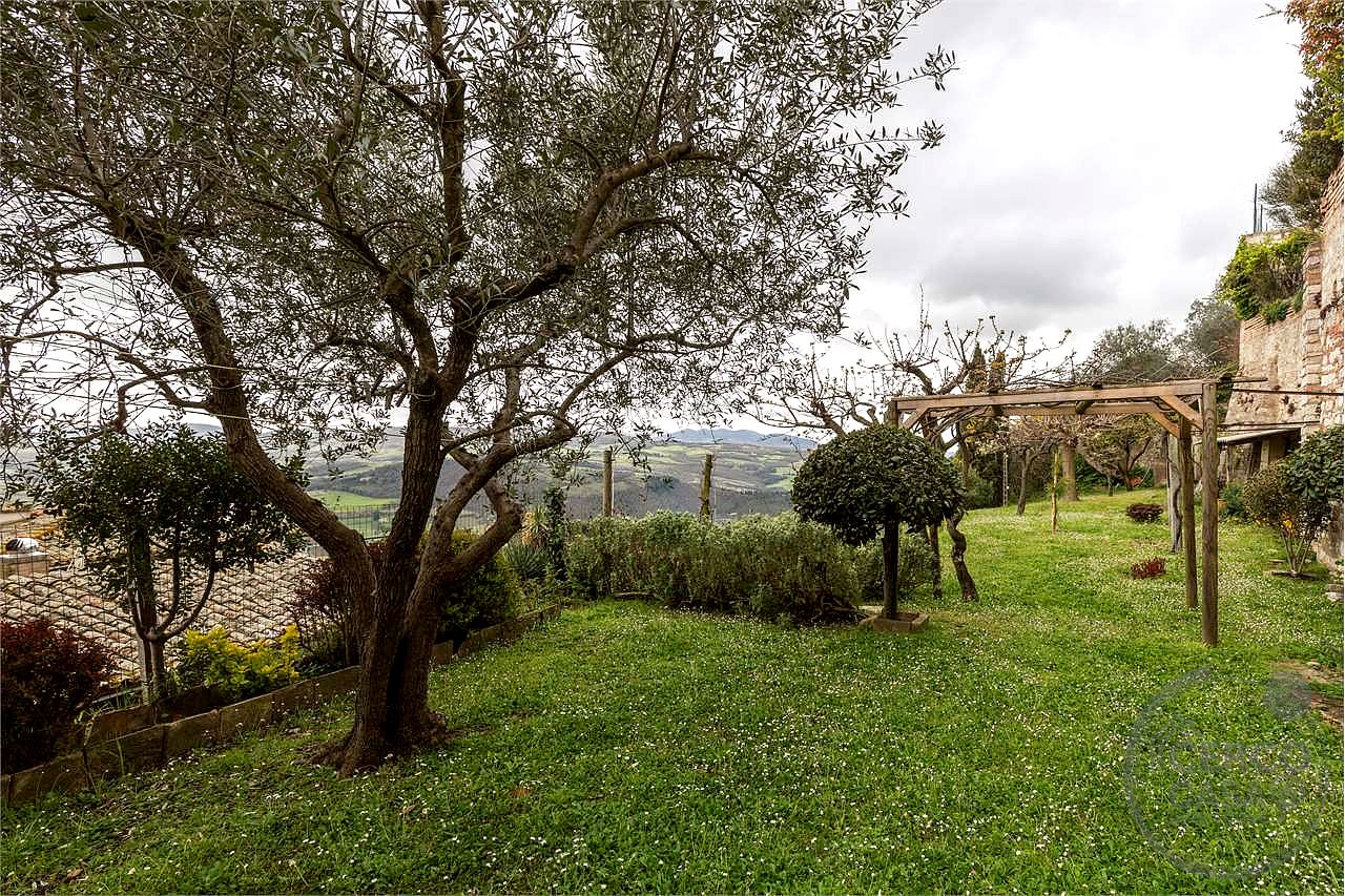 ATTICO IN CENTRO STORICO CON GIARDINO PANORAMICO