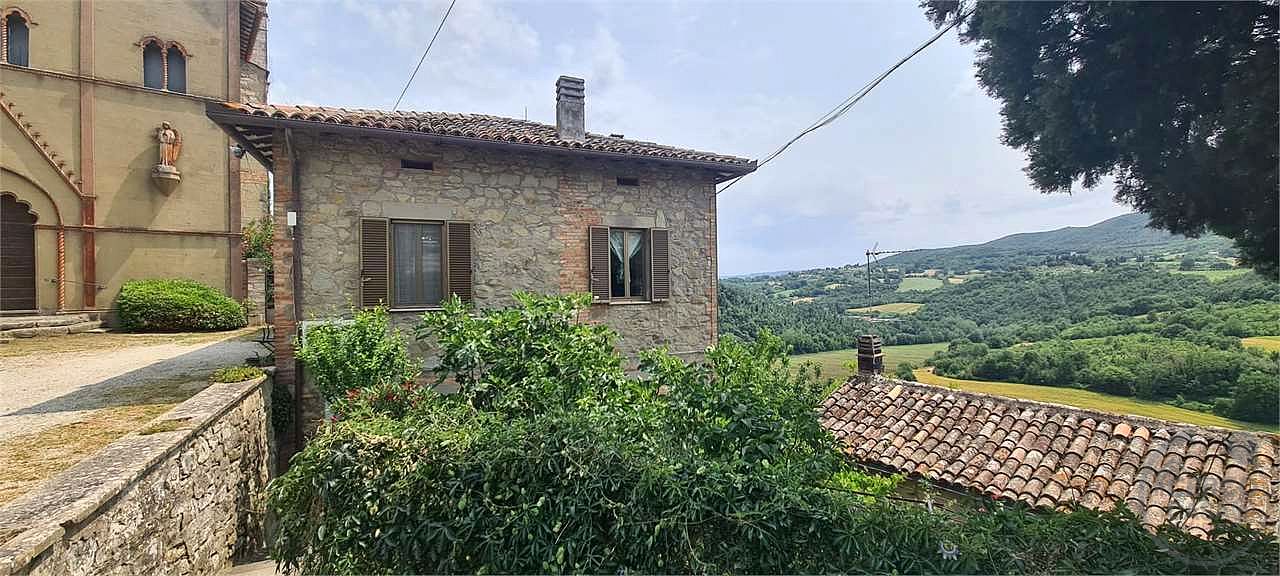 TODI - MONTEMOLINO: PORZIONE DI CASA CIELO-TERRA
