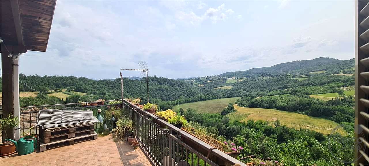TODI - MONTEMOLINO: PORZIONE DI CASA CIELO-TERRA