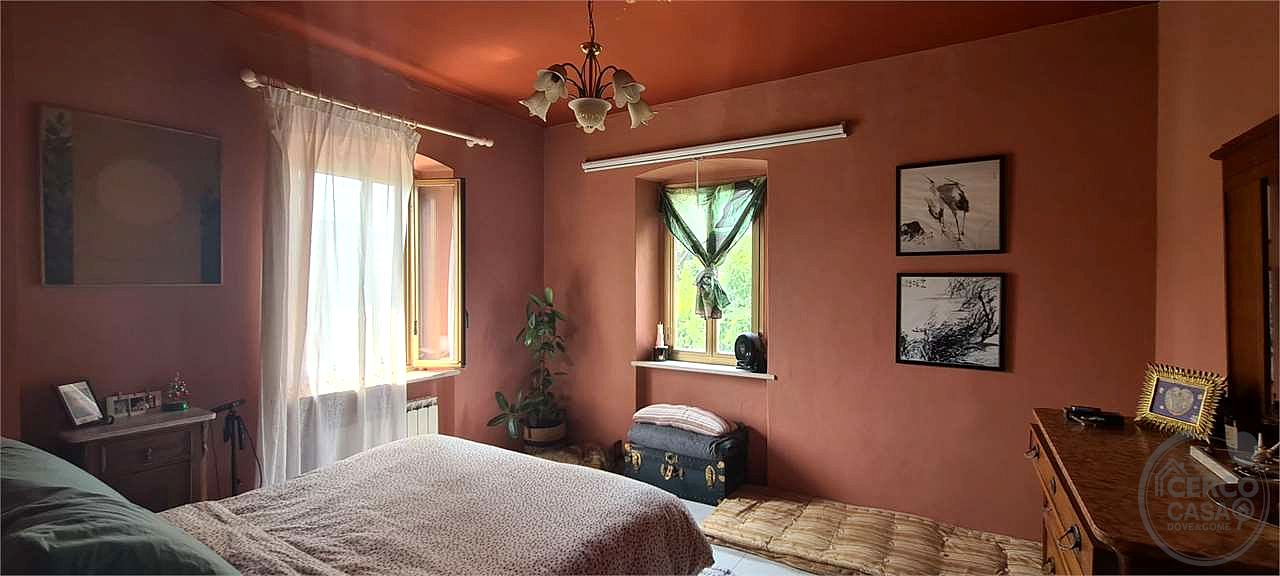 TODI - MONTEMOLINO: PORZIONE DI CASA CIELO-TERRA
