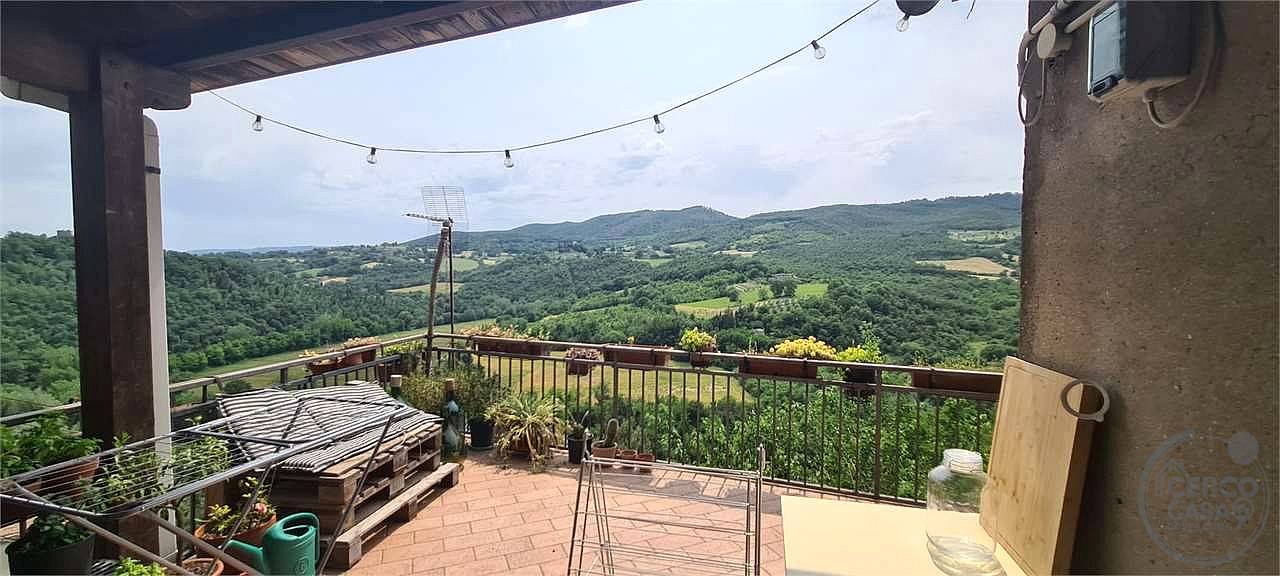 TODI - MONTEMOLINO: PORZIONE DI CASA CIELO-TERRA