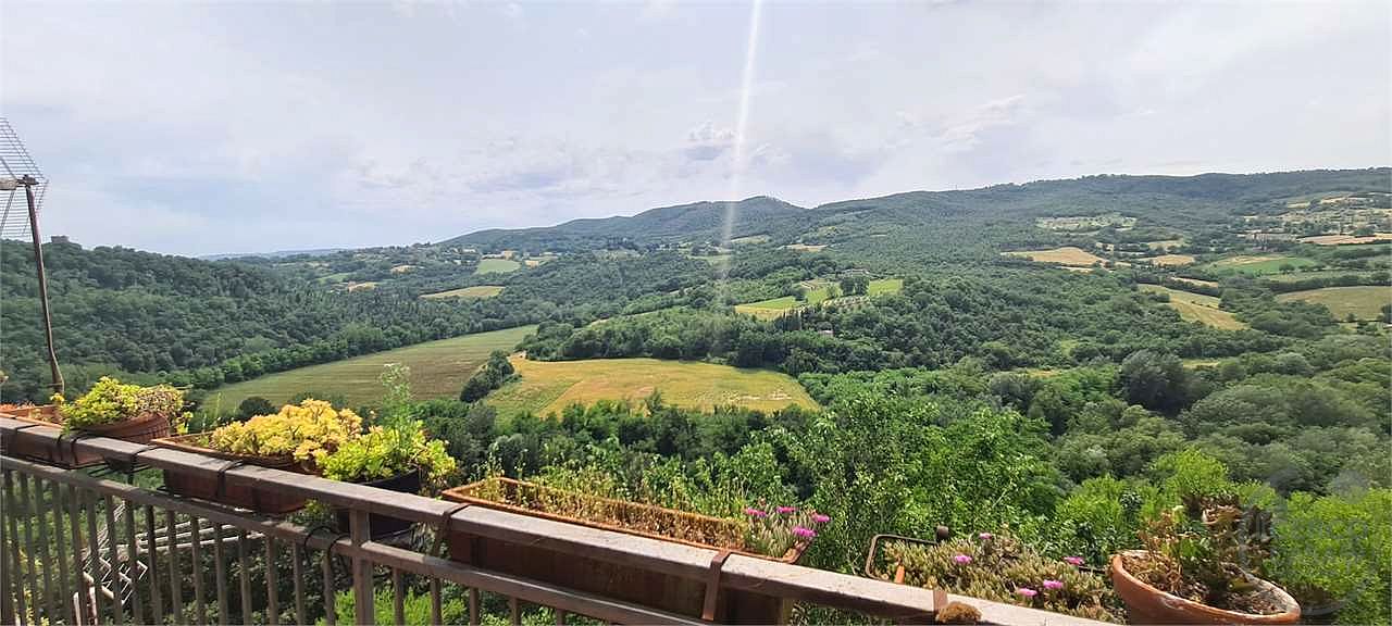 TODI - MONTEMOLINO: PORZIONE DI CASA CIELO-TERRA