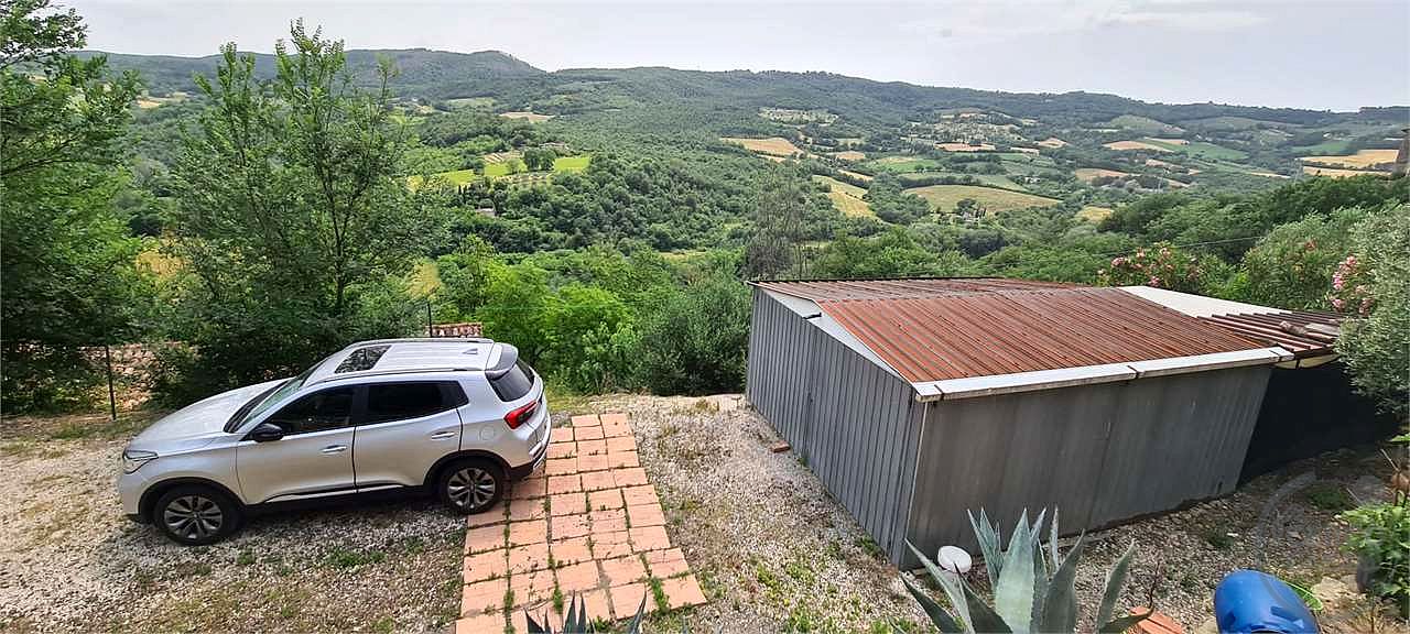 TODI - MONTEMOLINO: PORZIONE DI CASA CIELO-TERRA