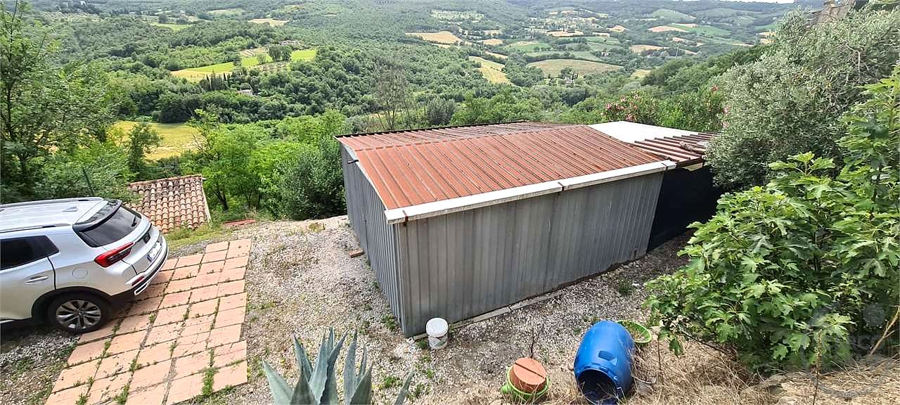 TODI - MONTEMOLINO: PORZIONE DI CASA CIELO-TERRA