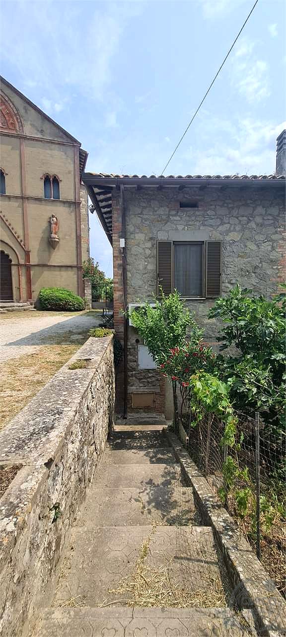 TODI - MONTEMOLINO: PORZIONE DI CASA CIELO-TERRA