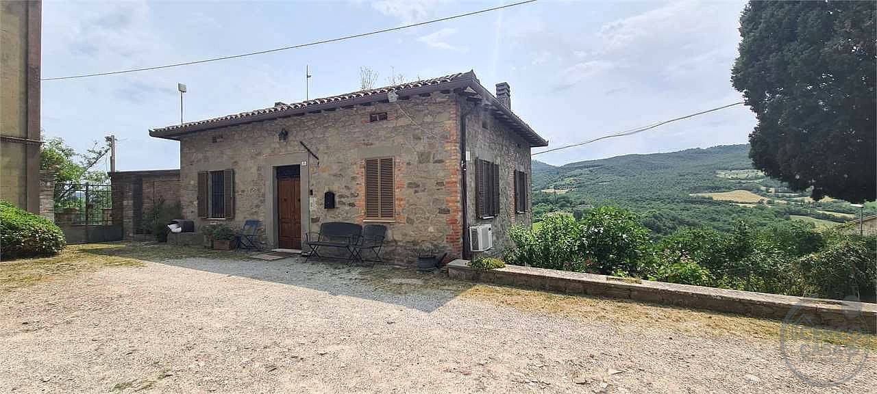 TODI - MONTEMOLINO: PORZIONE DI CASA CIELO-TERRA