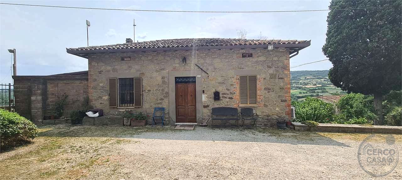 TODI - MONTEMOLINO: PORZIONE DI CASA CIELO-TERRA