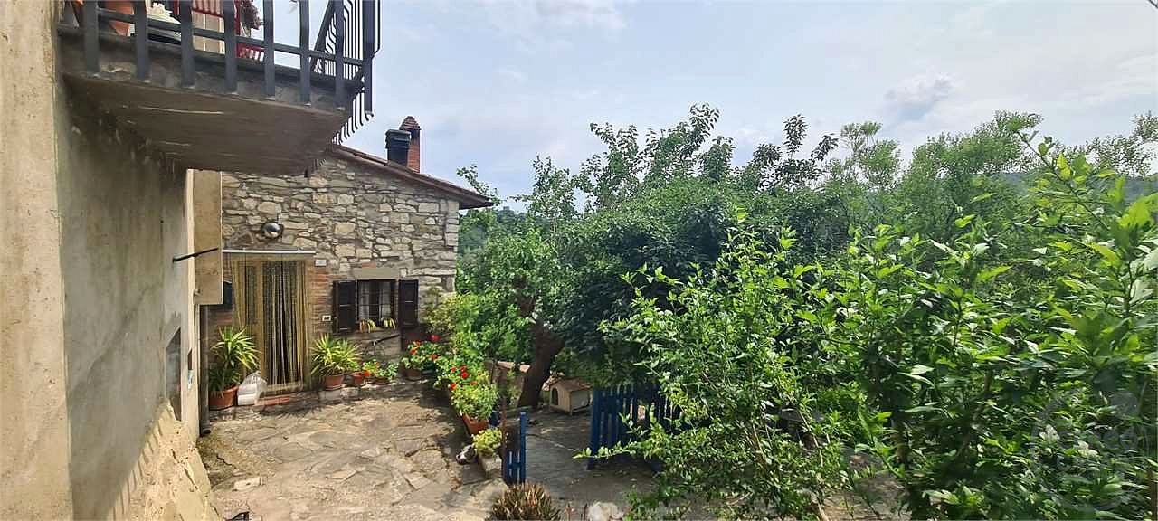 TODI - MONTEMOLINO: PORZIONE DI CASA CIELO-TERRA