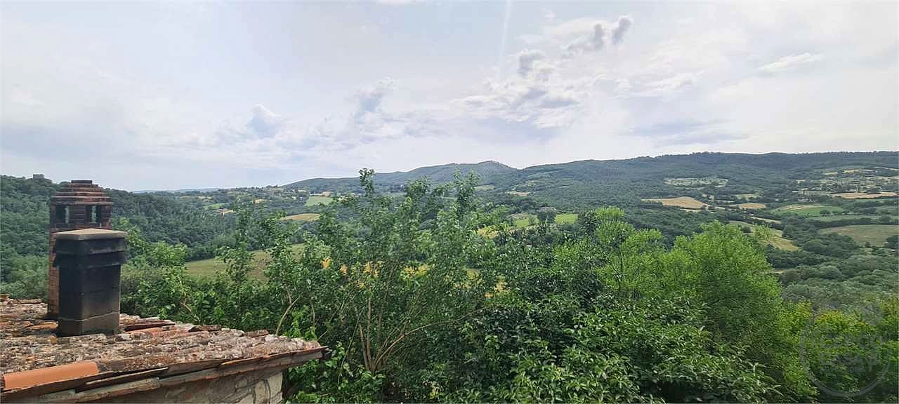 TODI - MONTEMOLINO: PORZIONE DI CASA CIELO-TERRA