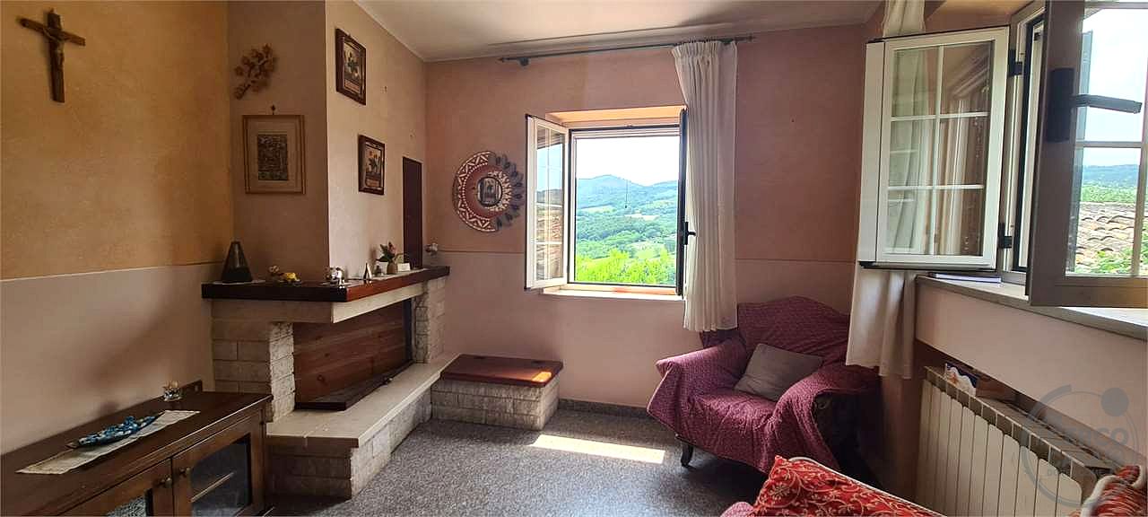 TODI - MONTEMOLINO: PORZIONE DI CASA CIELO-TERRA