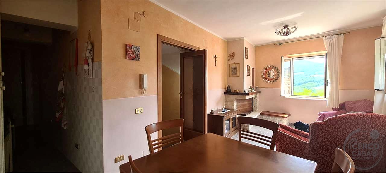 TODI - MONTEMOLINO: PORZIONE DI CASA CIELO-TERRA