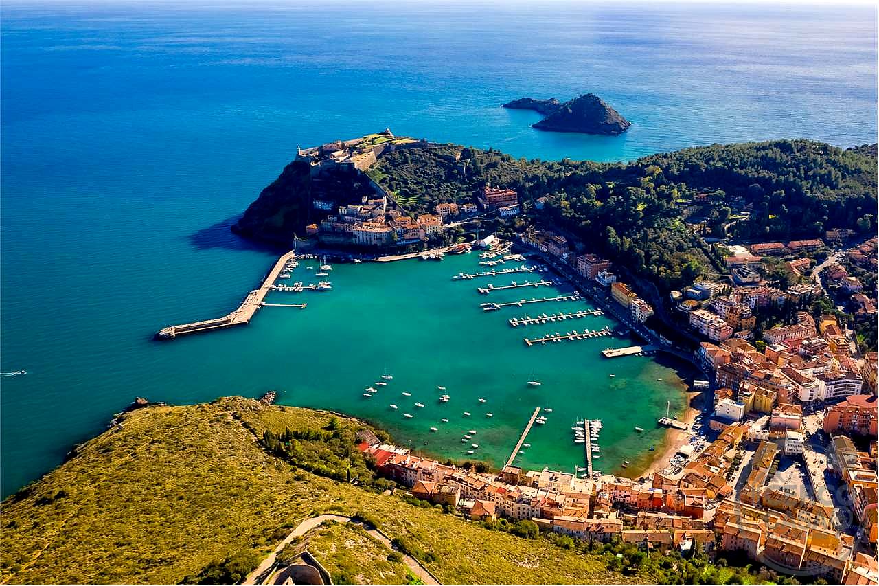 MONTE ARGENTARIO (PORTO SANTO STEFANO): TENUTA ESCLUSIVA