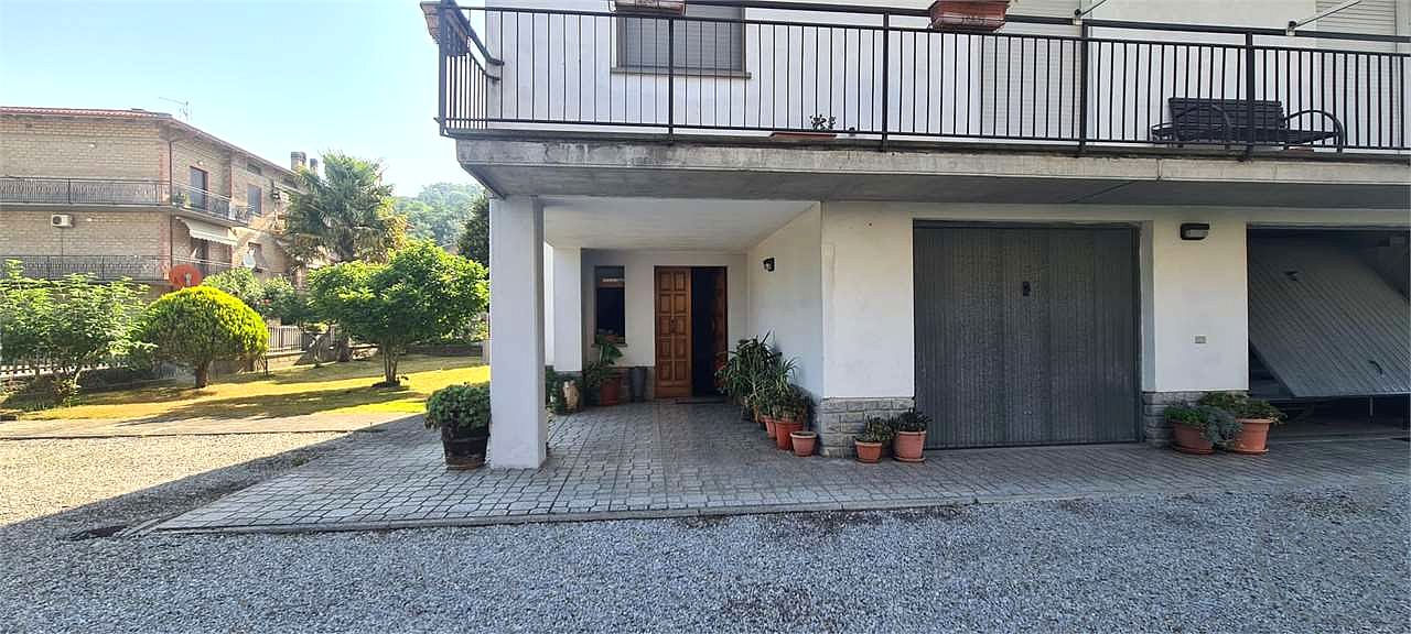 FABRO: APPARTAMENTO RISTRUTTURATO CON GARAGE, CANTINA E POSTO AUTO
