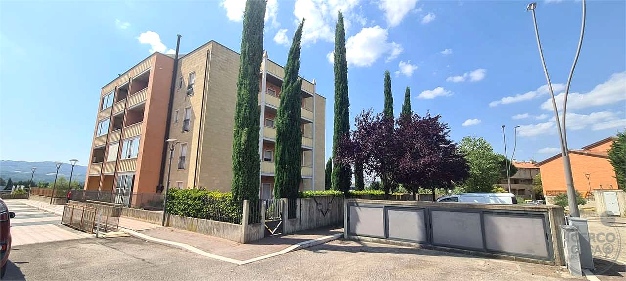 TODI - PIAN DI PORTO: APPARTAMENTO CON GARAGE