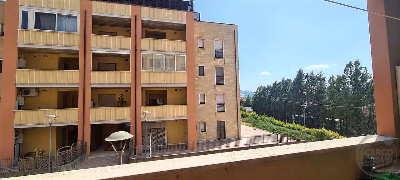 TODI - PIAN DI PORTO: APPARTAMENTO CON GARAGE