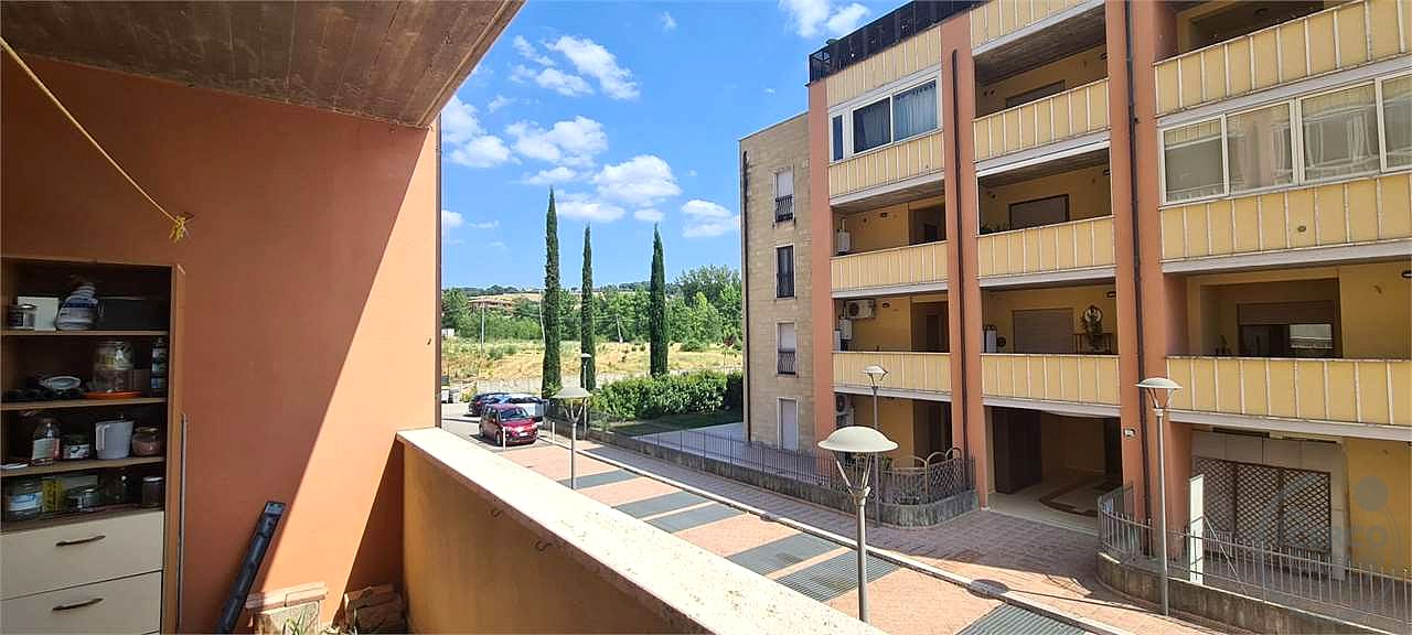 TODI - PIAN DI PORTO: APPARTAMENTO CON GARAGE