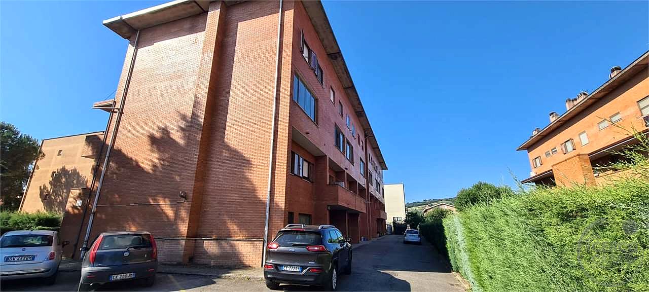 MARSCIANO (VIA LARGA): APPARTAMENTO SU DUE LIVELLI