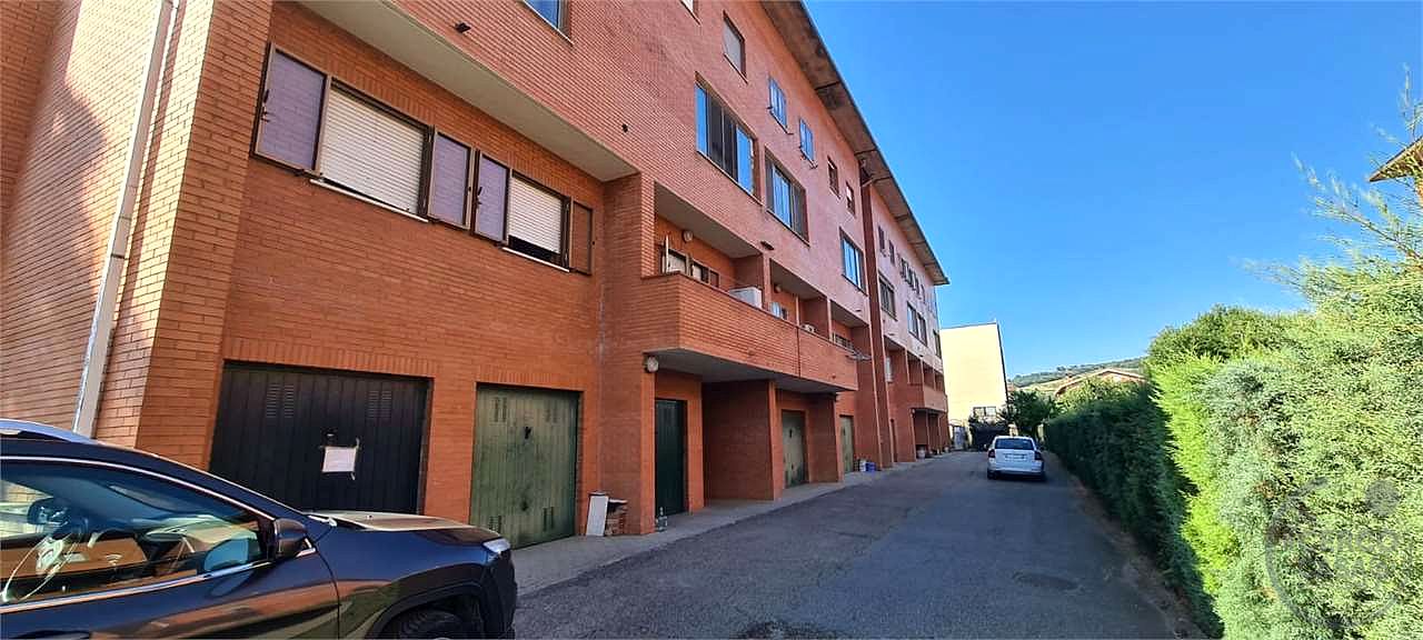 MARSCIANO (VIA LARGA): APPARTAMENTO SU DUE LIVELLI