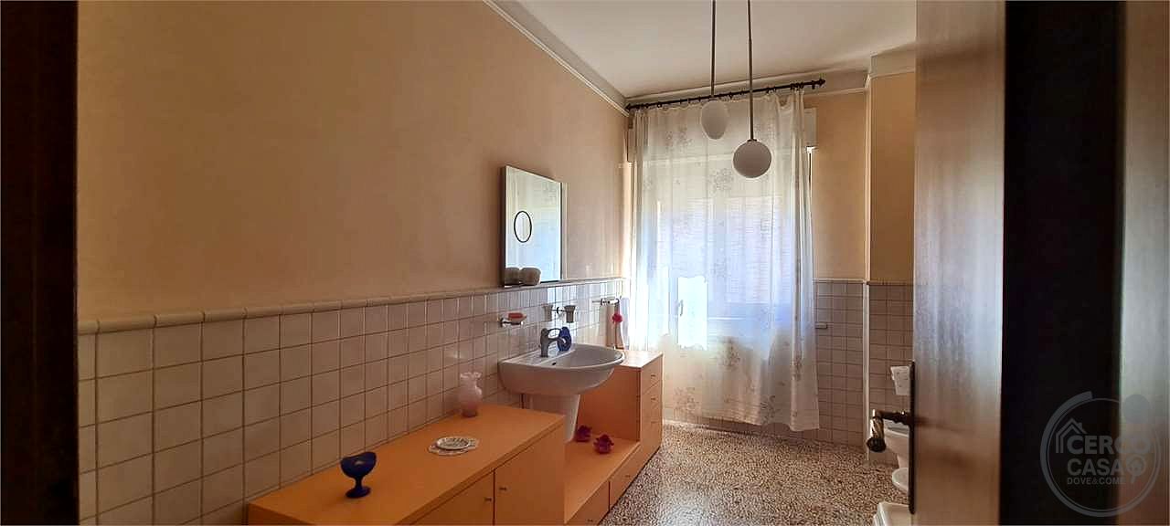 NOCERA UMBRA: APPARTAMENTO ULTIMO PIANO CON AMPIO GARAGE