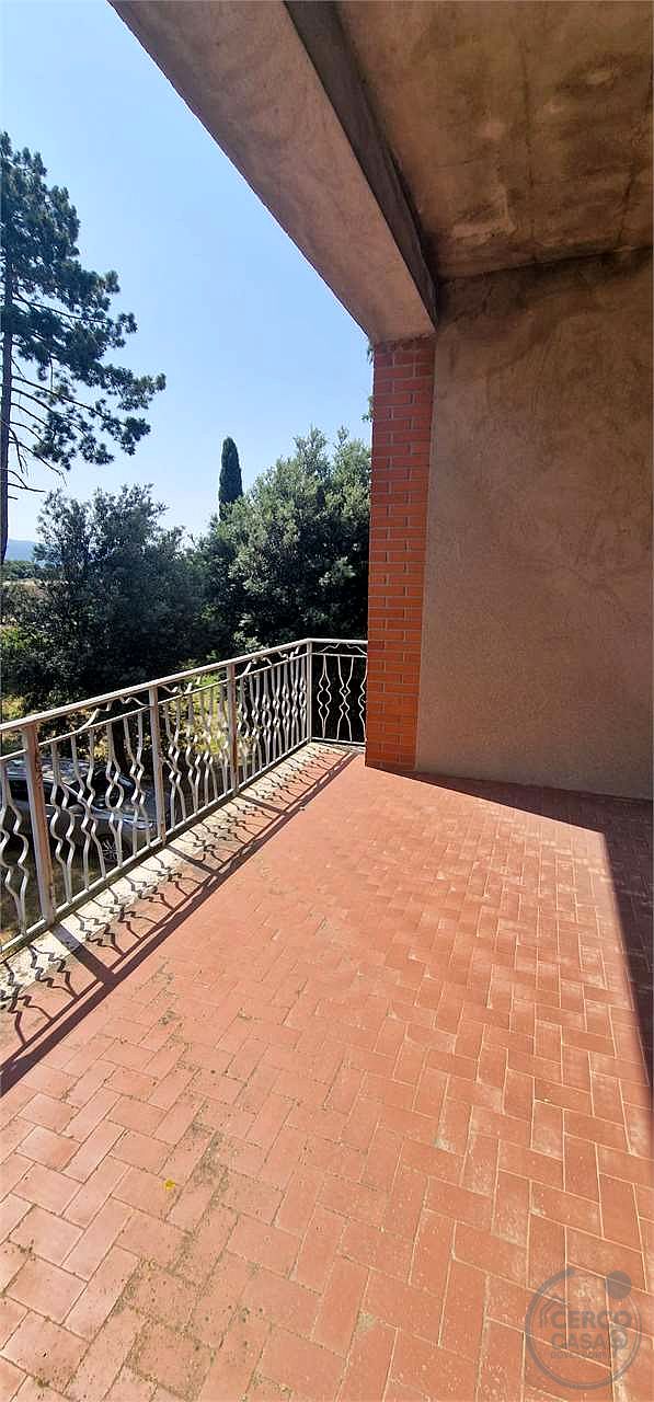 GUALDO CATTANEO - SAN TERENZIANO: CASA SINGOLA CON TERRENO CIRCOSTANTE