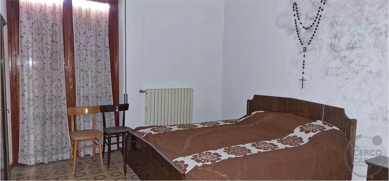 GUALDO CATTANEO - SAN TERENZIANO: CASA SINGOLA CON TERRENO CIRCOSTANTE
