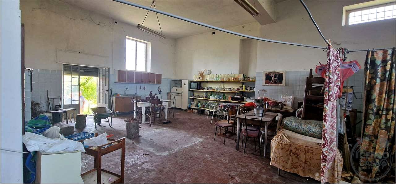 GUALDO CATTANEO - SAN TERENZIANO: CASA SINGOLA CON TERRENO CIRCOSTANTE