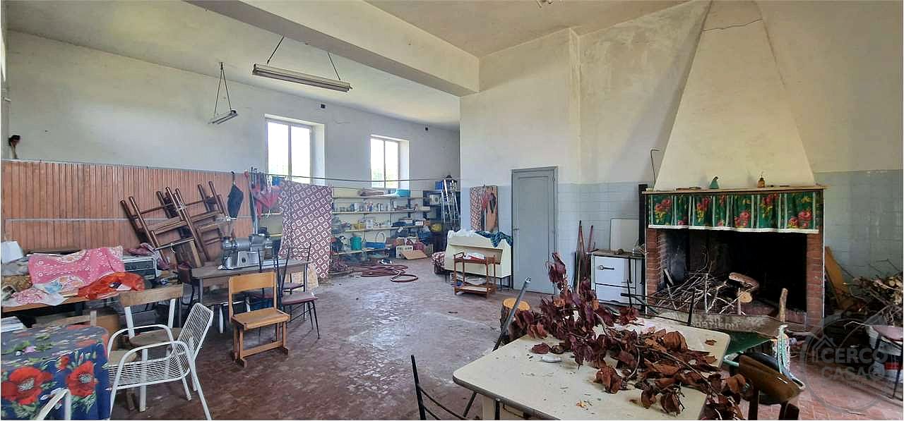 GUALDO CATTANEO - SAN TERENZIANO: CASA SINGOLA CON TERRENO CIRCOSTANTE