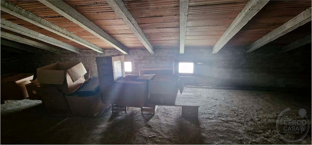 GUALDO CATTANEO - SAN TERENZIANO: CASA SINGOLA CON TERRENO CIRCOSTANTE