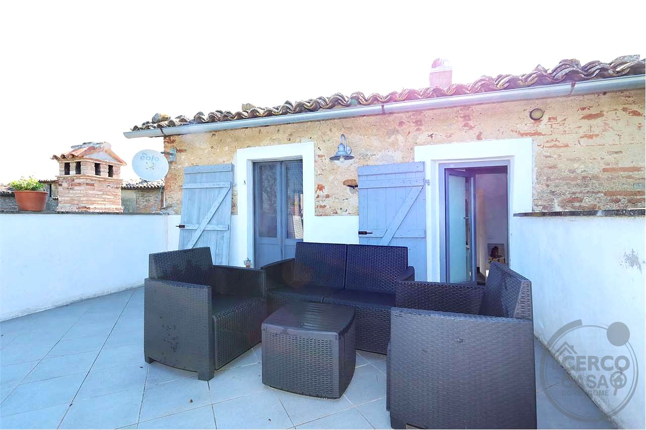 PORZIONE DI BORGO CON TERRAZZE E GIARDINO