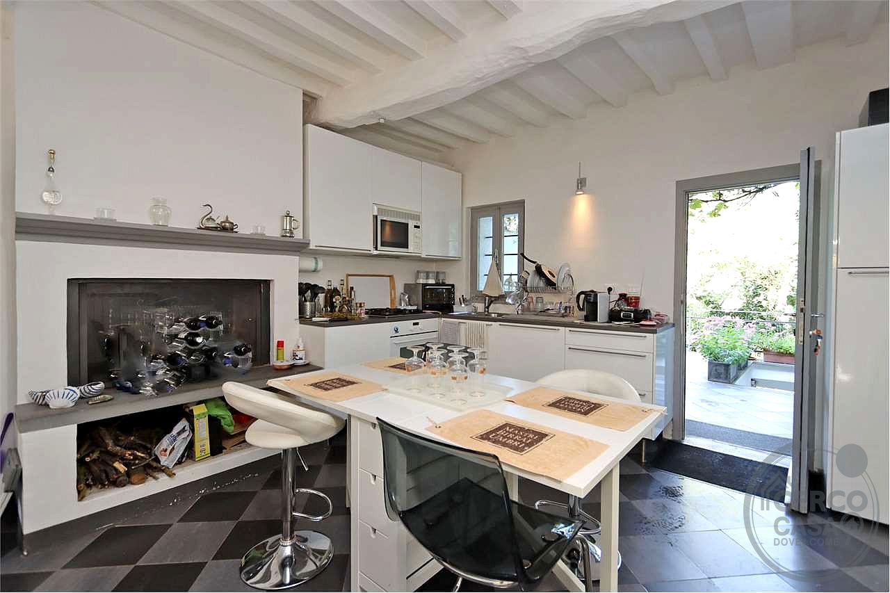 PORZIONE DI BORGO CON TERRAZZE E GIARDINO