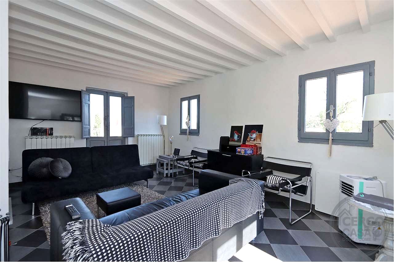 PORZIONE DI BORGO CON TERRAZZE E GIARDINO