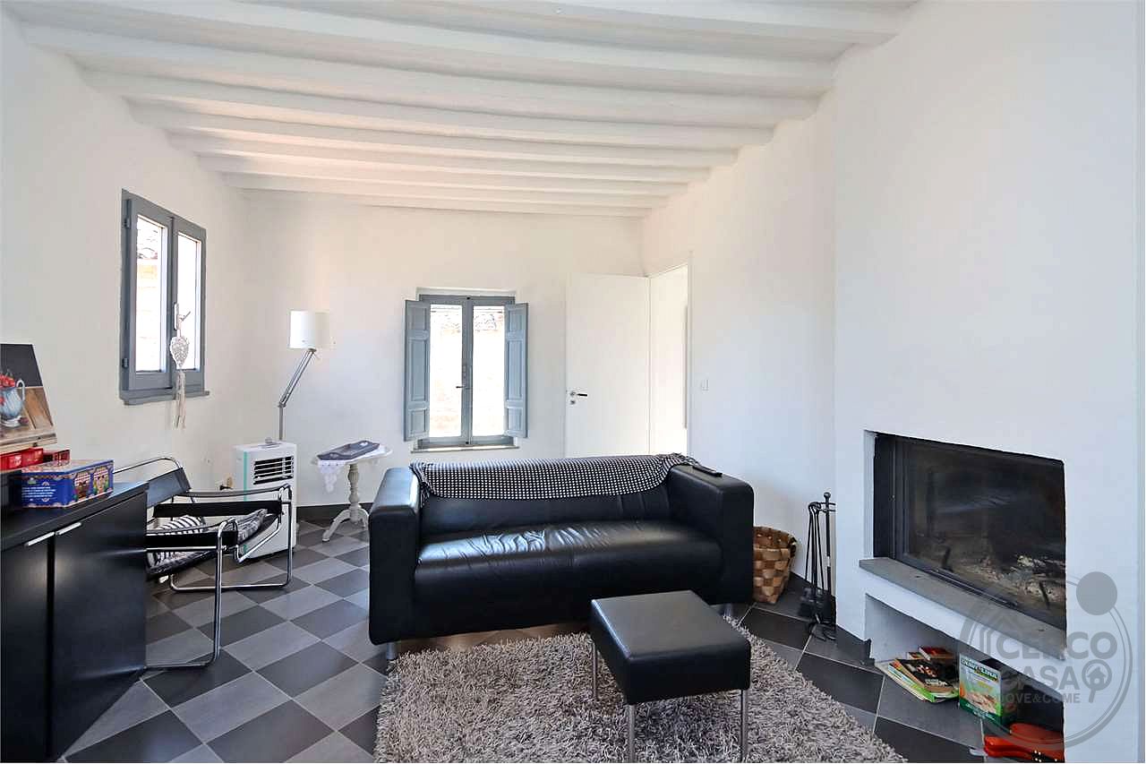 PORZIONE DI BORGO CON TERRAZZE E GIARDINO