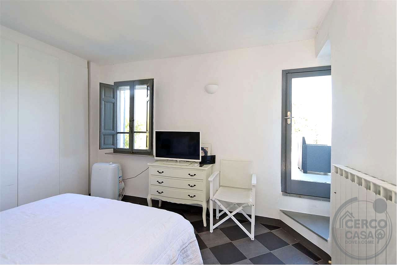 PORZIONE DI BORGO CON TERRAZZE E GIARDINO