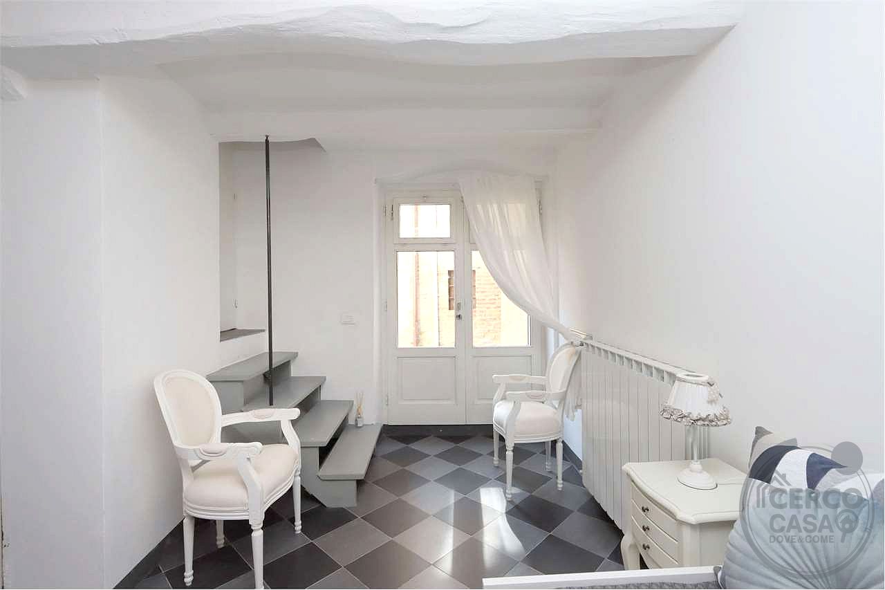 PORZIONE DI BORGO CON TERRAZZE E GIARDINO