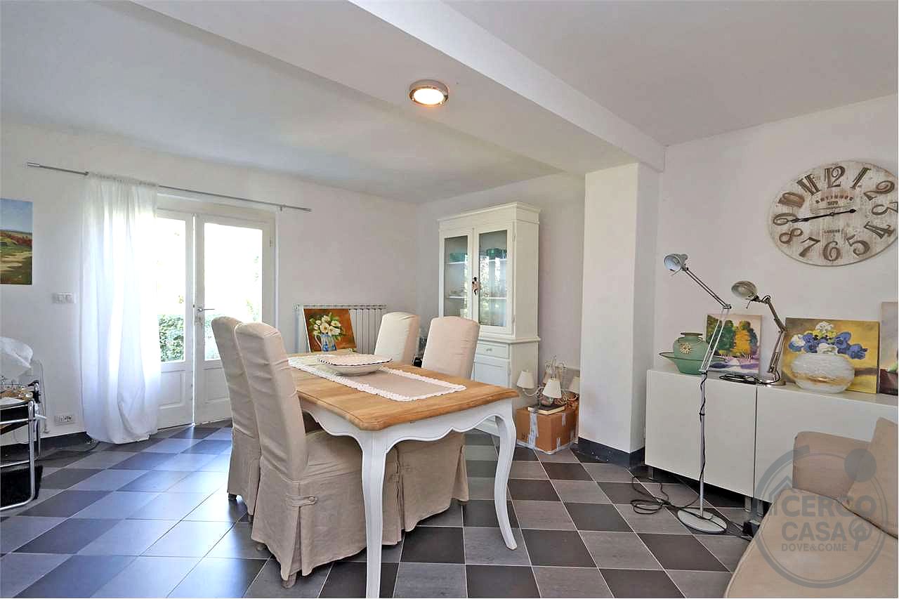 PORZIONE DI BORGO CON TERRAZZE E GIARDINO