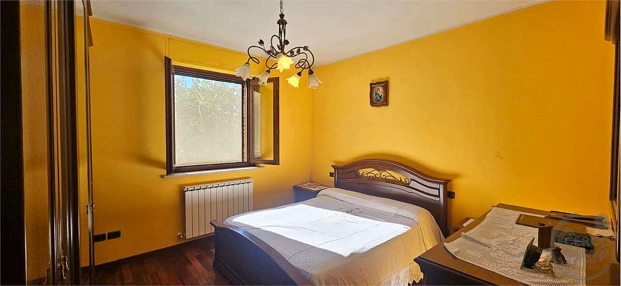 COLLAZZONE - COLLEPEPE: APPARTAMENTO CON GARAGE