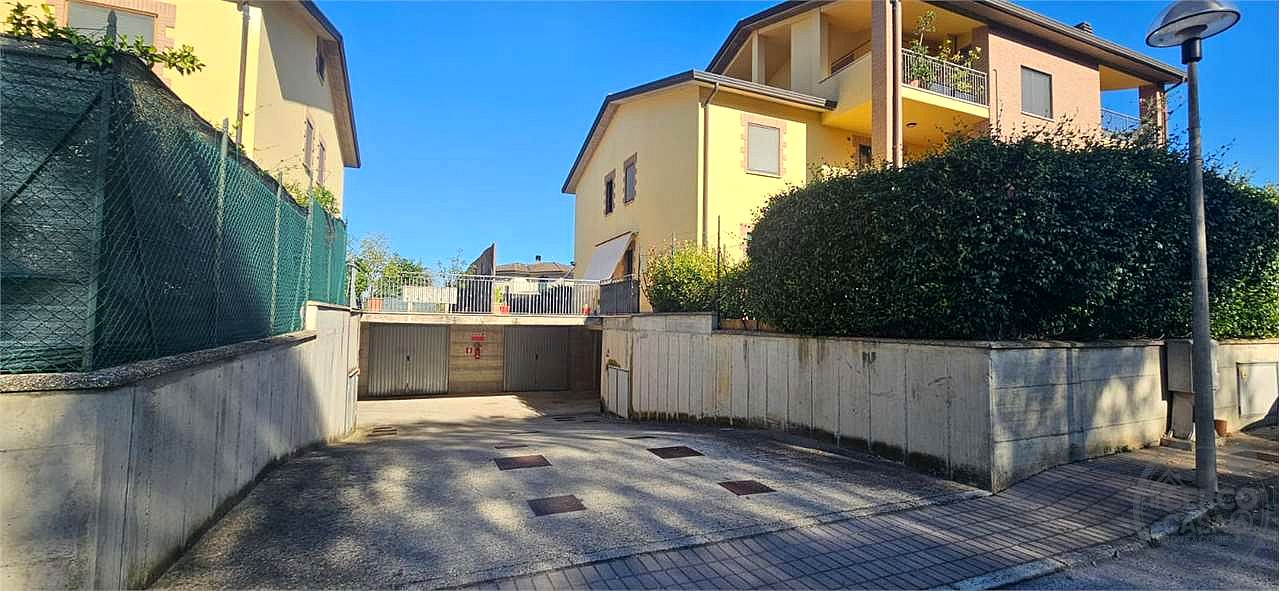 COLLAZZONE - COLLEPEPE: APPARTAMENTO CON GARAGE