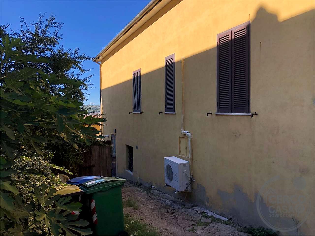MONTE CASTELLO DI VIBIO: PORZIONE DI BIFAMILIARE CON PICCOLO GIARDINO ESCLUSIVO