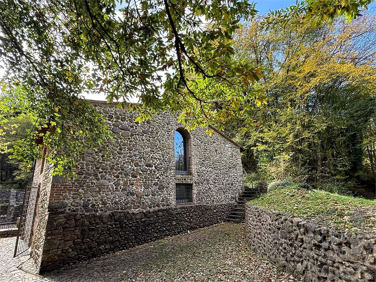 ANTICA FERRIERA MEDIEVALE IN VENDITA TRA SIENA E GROSSETO