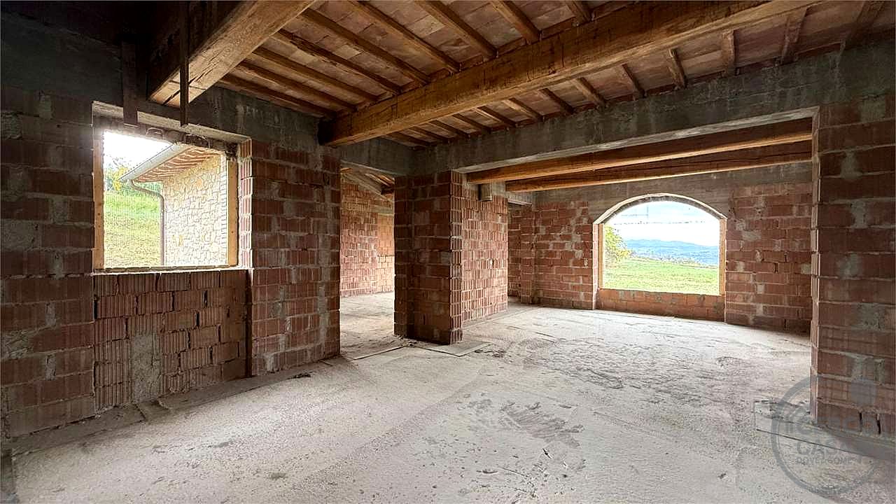 TODI - SAN DAMIANO: CARATTERISTICO CASALE IN PIETRA PERSONALIZZABILE