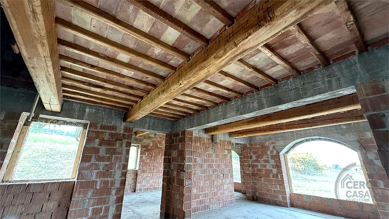 TODI - SAN DAMIANO: CARATTERISTICO CASALE IN PIETRA PERSONALIZZABILE