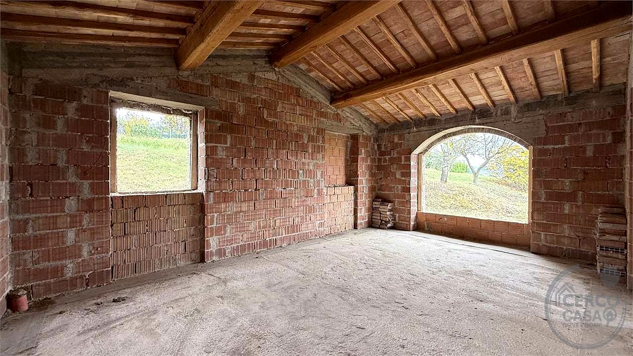TODI - SAN DAMIANO: CARATTERISTICO CASALE IN PIETRA PERSONALIZZABILE