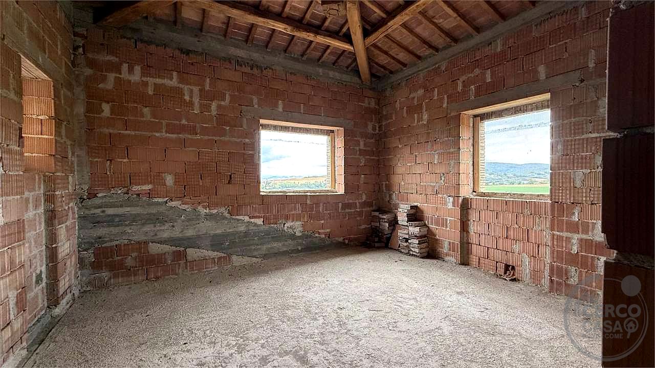TODI - SAN DAMIANO: CARATTERISTICO CASALE IN PIETRA PERSONALIZZABILE
